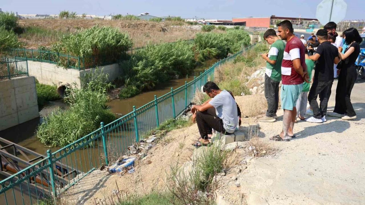 Evlatlarının öldüğü yerden bir an olsun ayrılmıyorlar