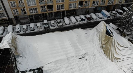 Eyüpsultan'da spor salonunun çatısı çöktü