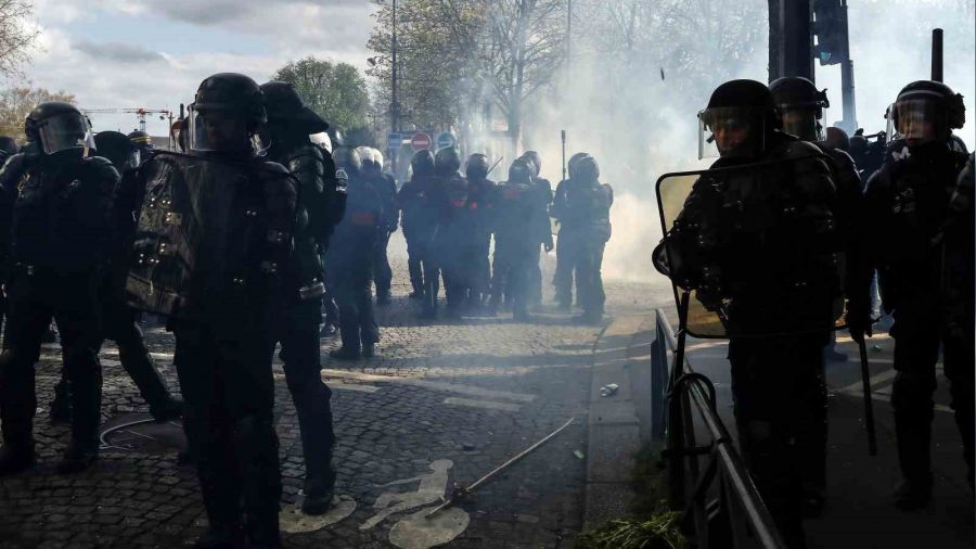 Fransa'da sokaklar yine karıştı