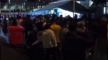 Hastanelerde gece aşı kuyrukları oluştu