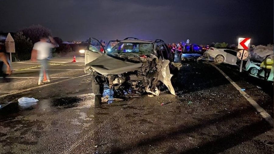 İki otomobilin çarpıştığı kazada 4 kişi öldü