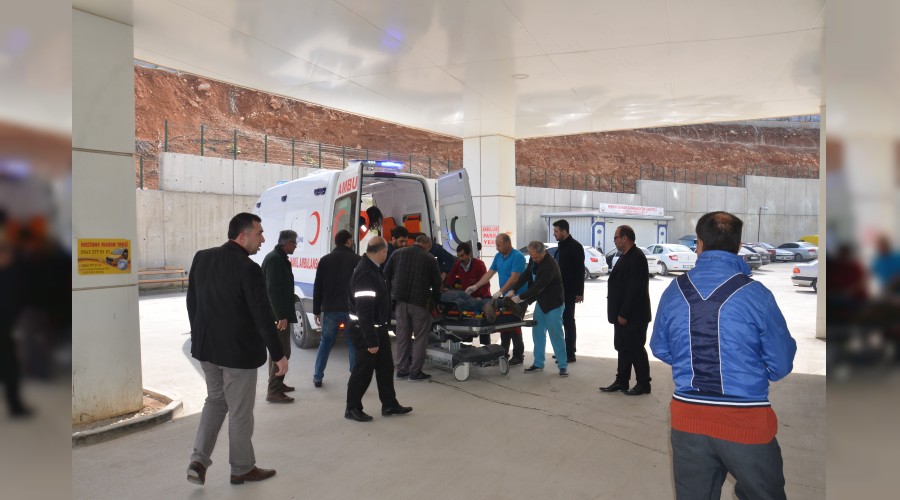 İşçiler 34 metre yükseklikten yere çakıldı