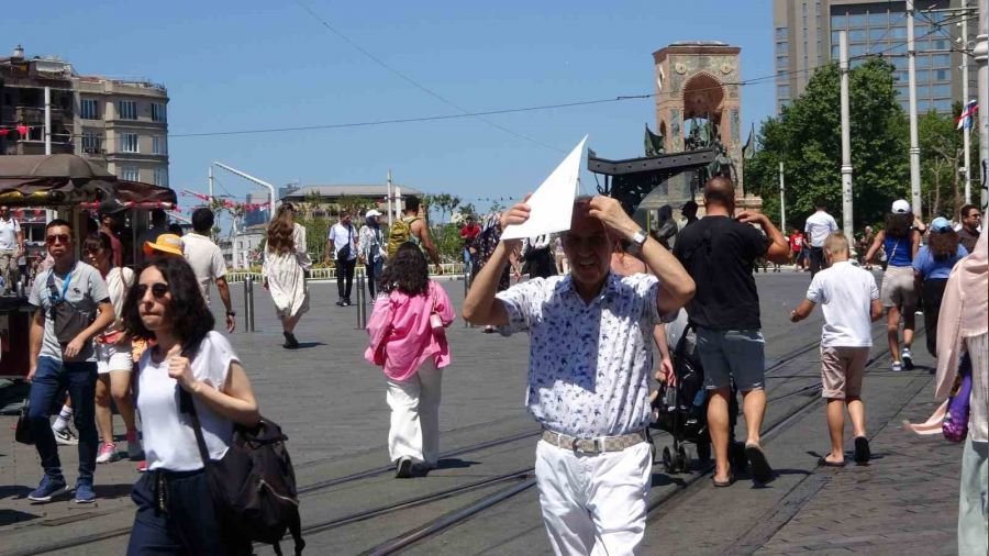 İstanbul'da kavurucu sıcaklar etkili olmaya devam ediyor