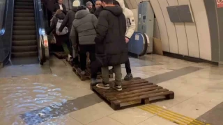 stanbul'da metrobs alt geidi su bast