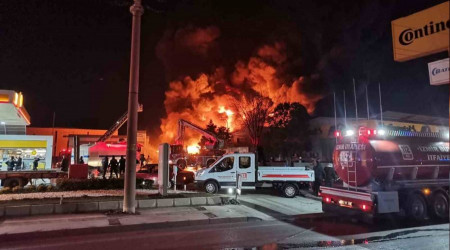 İzmir'de lastik bayisinde yangın