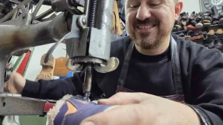 Kara kış ayakkabı tamircilerini ısıttı