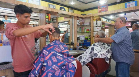 Kararın ertelenmesi kuaför esnafını sevindirdi