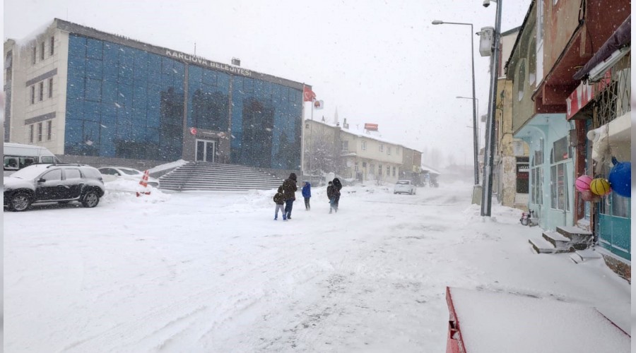 Karlıova’da okullar tatil
