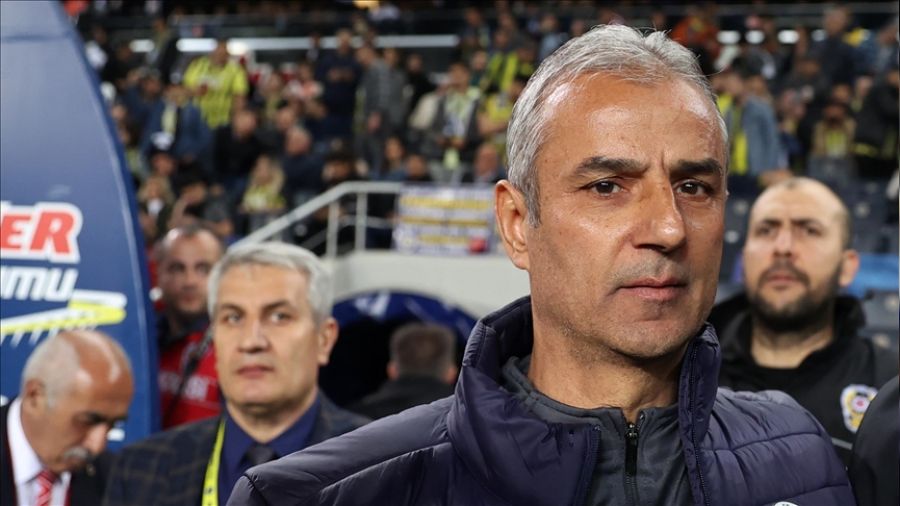 Kartal veda edip topu Koç'a attı