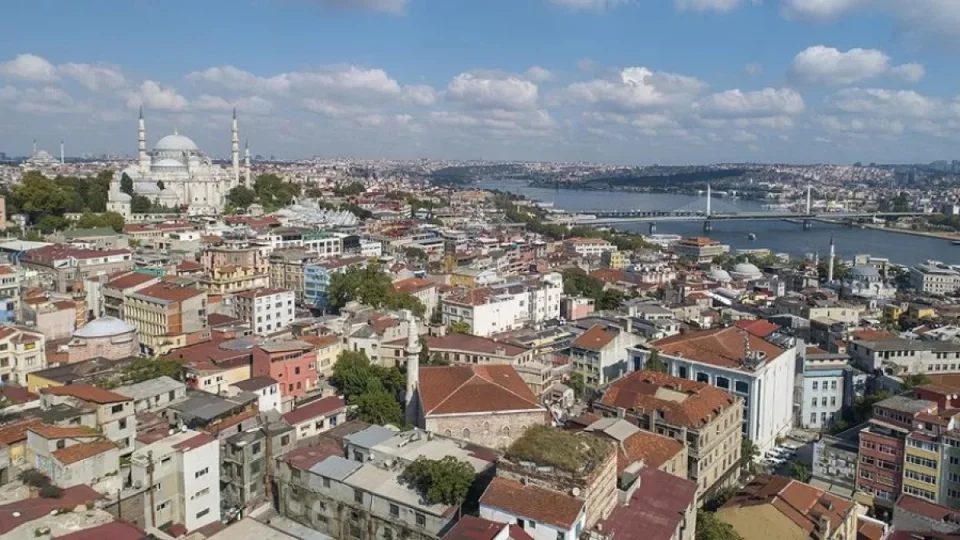 Kat sayısı ve deprem güvenliği: Megakentlerde az katlı yapılaşma mümkün mü?