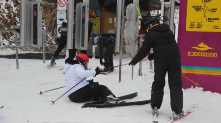 Kayakseverler Palandöken'e akın etti