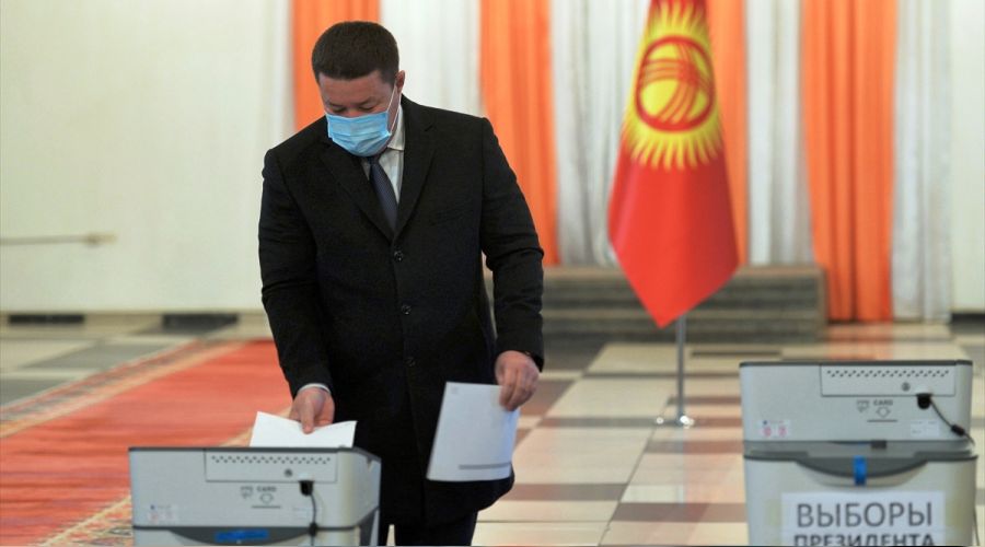 Kırgızistan'da halk sandık başında