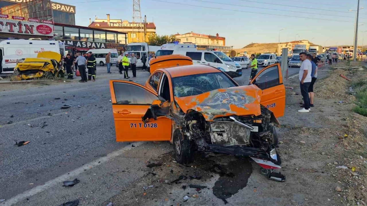 Krkkale'de iki ticari taksi arpt: 1 l, 2 yaral