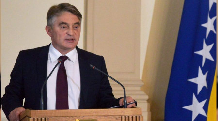 Komsic'ten Sırp muhabire soykırım tepkisi