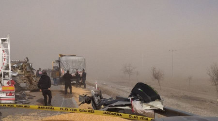 Konya'da kum fırtınası zincirleme kazaya sebep oldu