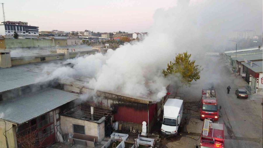 Konya'da sanayi sitesinde korkutan yangn