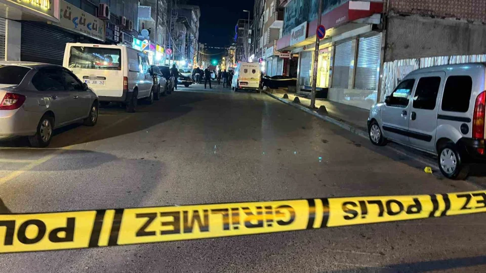 Küçükçekmece'de silahlı saldırı: 2 ölü, 1 yaralı