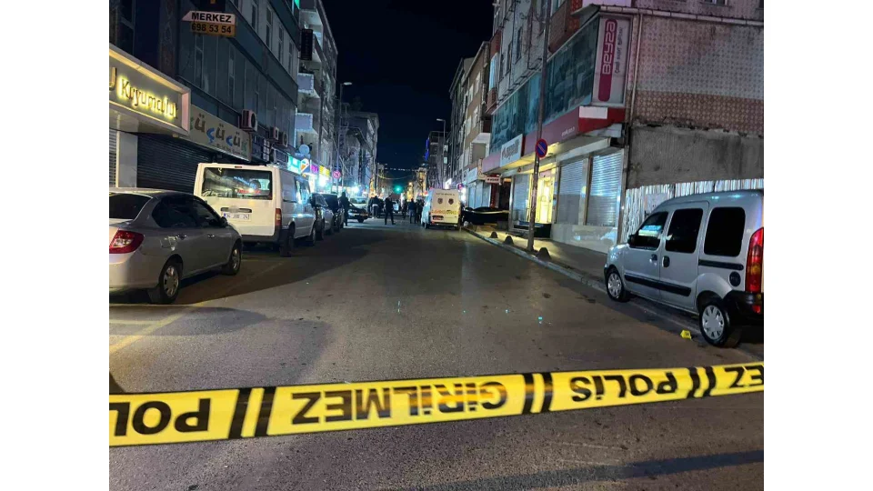 Küçükçekmece'de silahlı saldırı: 2 ölü, 1 yaralı