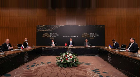 Kuleba, 'karamsar', Lavrov 'sert' konuştu