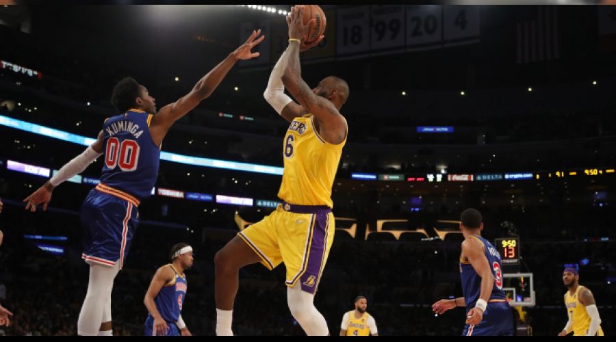 LeBron James coştu Lakers kazandı