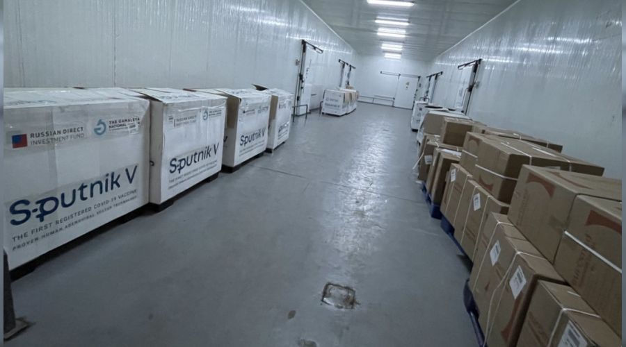 Libya, aşının ilk sevkiyatını Rusya'dan teslim aldı