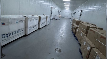 Libya, aşının ilk sevkiyatını Rusya'dan teslim aldı