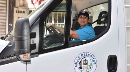 Milas Belediyesi'nin ilk kadın kamyon şoförü işe başladı