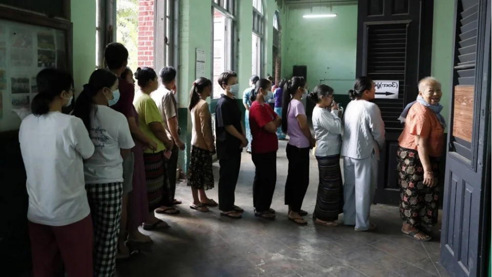 Myanmar halkı, 2021'deki askeri darbeden bu yana ilk kez oy kullanıyor