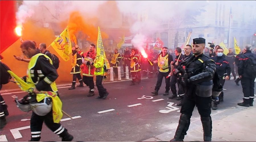 Öfkeli itfaiyeciler, Paris sokaklarında