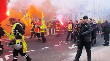 Öfkeli itfaiyeciler, Paris sokaklarında