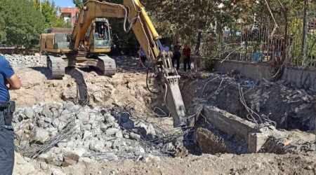 Okul temeline altın gömüldü iddiası yetkilileri alarma geçirdi