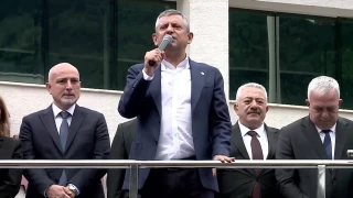 Özgür Özel'den Erdoğan'a: "O şarlatanı ya sen durdur ya biz durduracağız"