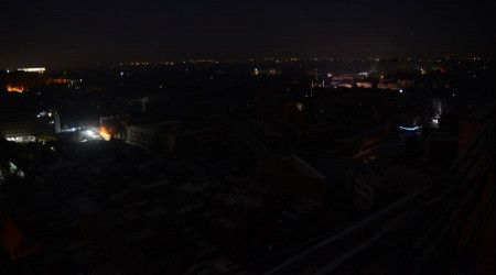 Pakistan'da 220 milyon kişi elektriksiz kaldı