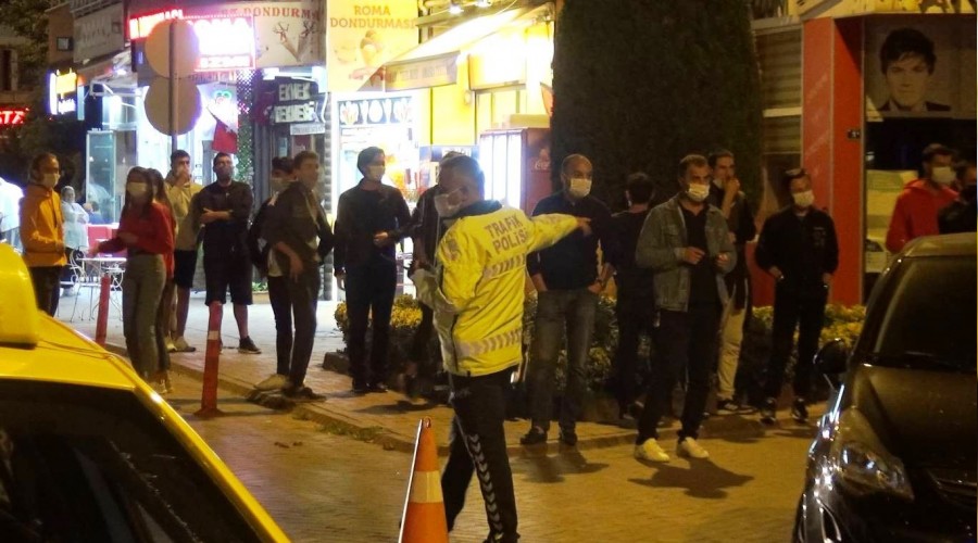 Polis kontrol noktası yakınında şüpheli çanta paniği