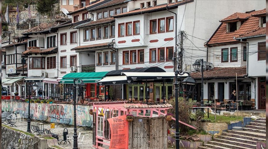 Prizren'in pencereleri sergide bulutu