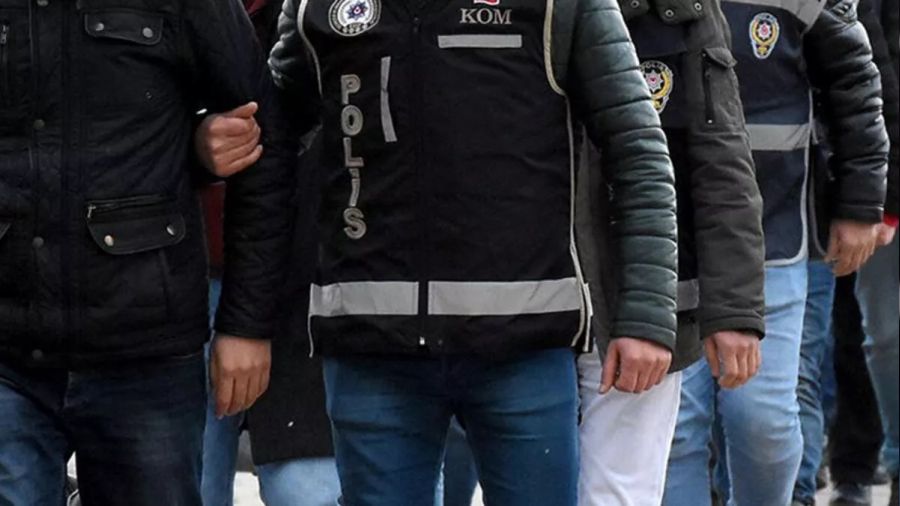 Sahte parfüm üreticileri yakalandı
