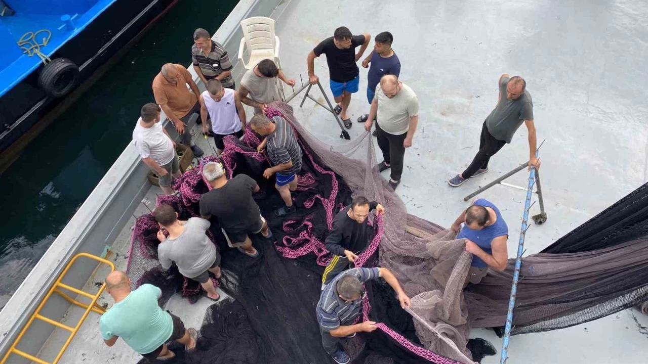 Sarıyer'de balıkçılar son hazırlıklarını yapıyor