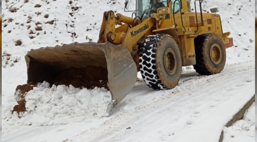 Sason'da mahsur kalan üç araç kurtarıldı