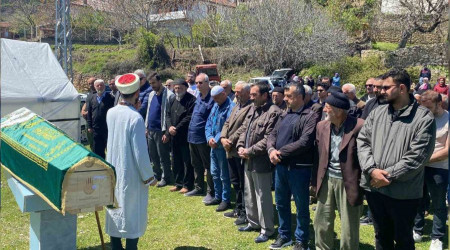 Silahlı vurulan genç kız toprağa verildi