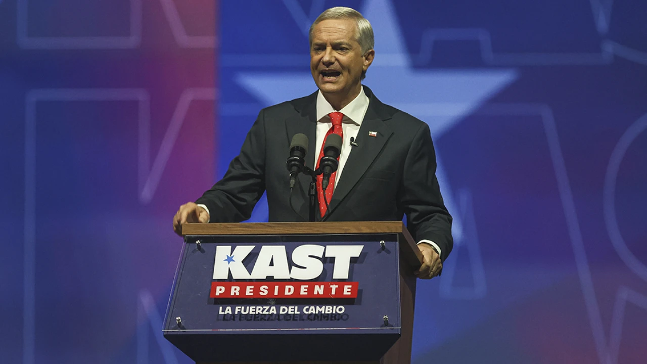 Şili'de devlet başkanı seçimini 16 puan farkla aşırı sağın adayı kazandı