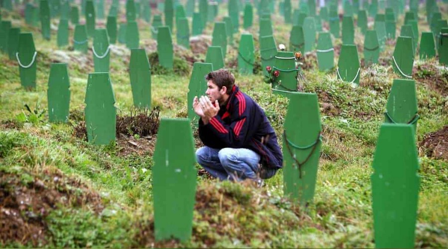 Srebrenitsa kurbanlarının yakınlarına tazminat
