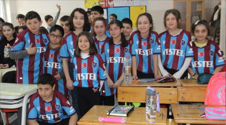 Trabzonspor'dan rencilere forma hediyesi