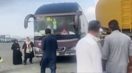 Türk umre kafilesini taşıyan otobüs tankerle çarpıştı