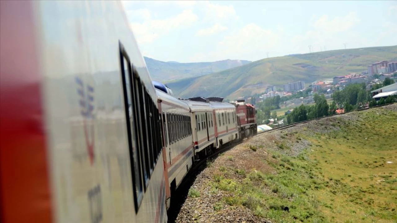 Van-Tahran tren seferleri balyor