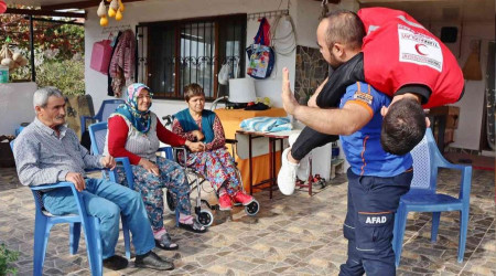 Yatağa bağımlı hastaların yakınlarına acil durum eğitimi