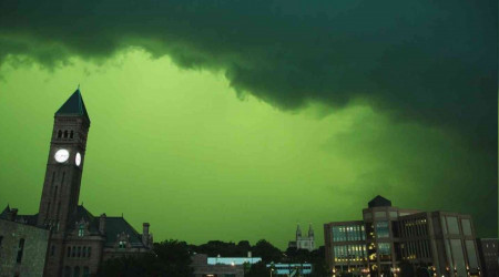 ABD'de gökyüzü yeşile döndü