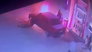 Akaryakıt istasyonunda araç yangını korkuttu