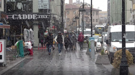 Aksaray'a mevsimin ilk karı yağdı