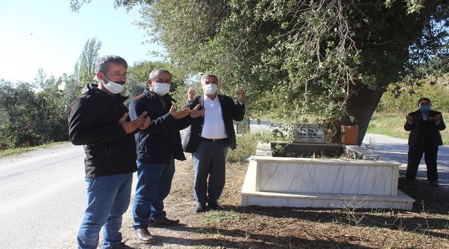 Ana yolda esrarengiz mezar