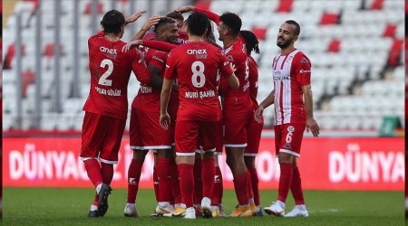 Antalyaspor evinde 3'te 3 peinde